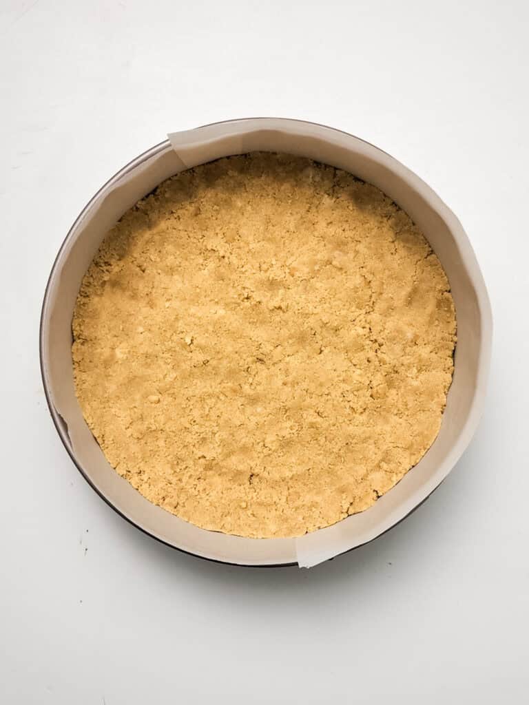 golden oreo crust for strawberry crunch cheesecake